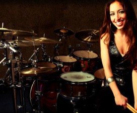 Meytal Cohen. A baterista israelense do metal