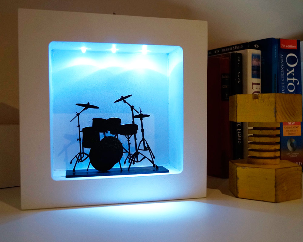 Bateria com nicho iluminado com leds - Clube do Baterista