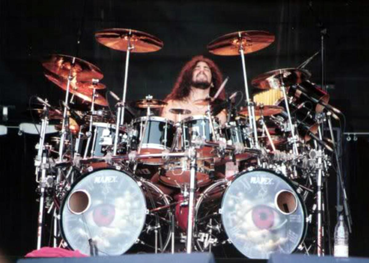 Mike drum kit. Mike Portnoy Drum Set. Mike Mangini. Mike Portnoy Drum Kit. Mike Portnoy 2000.