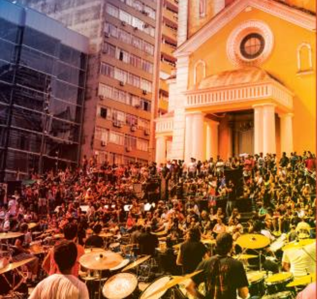 350 Bateristas tocam juntos em Florianópolis