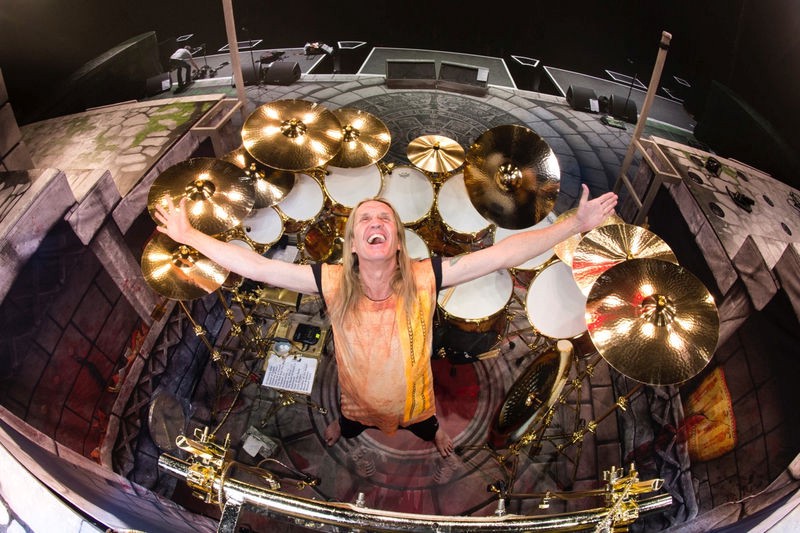 Nicko McBrain - Clube do Baterista