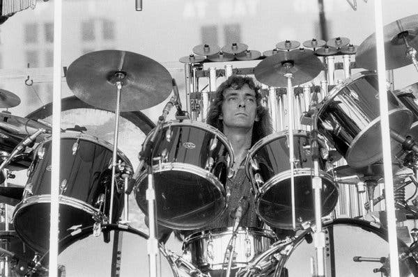 Morre Neil Peart, baterista do Rush aos 67 anos