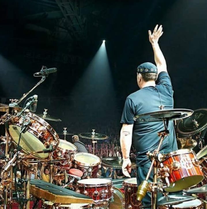 Morre Neil Peart, baterista do Rush aos 67 anos