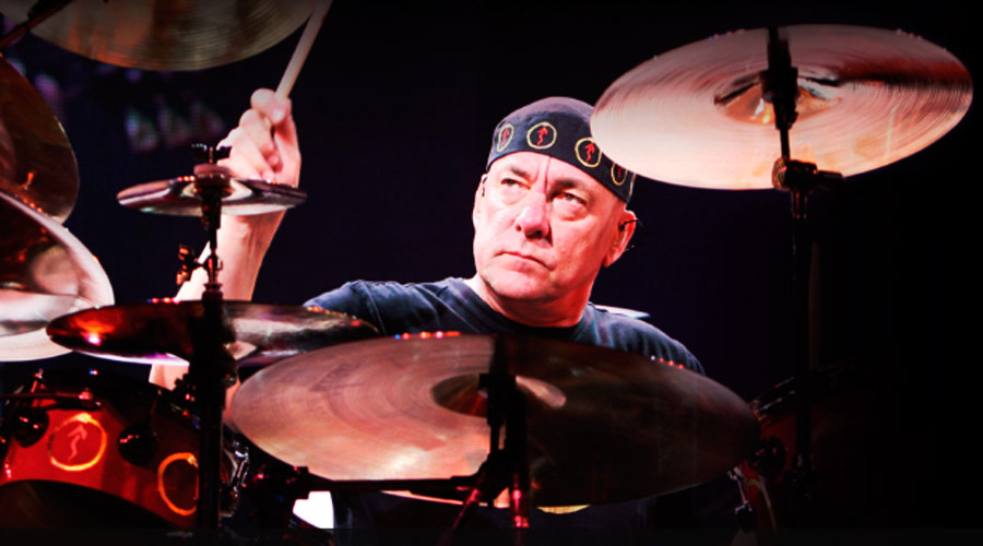 Morre Neil Peart, baterista do Rush aos 67 anos